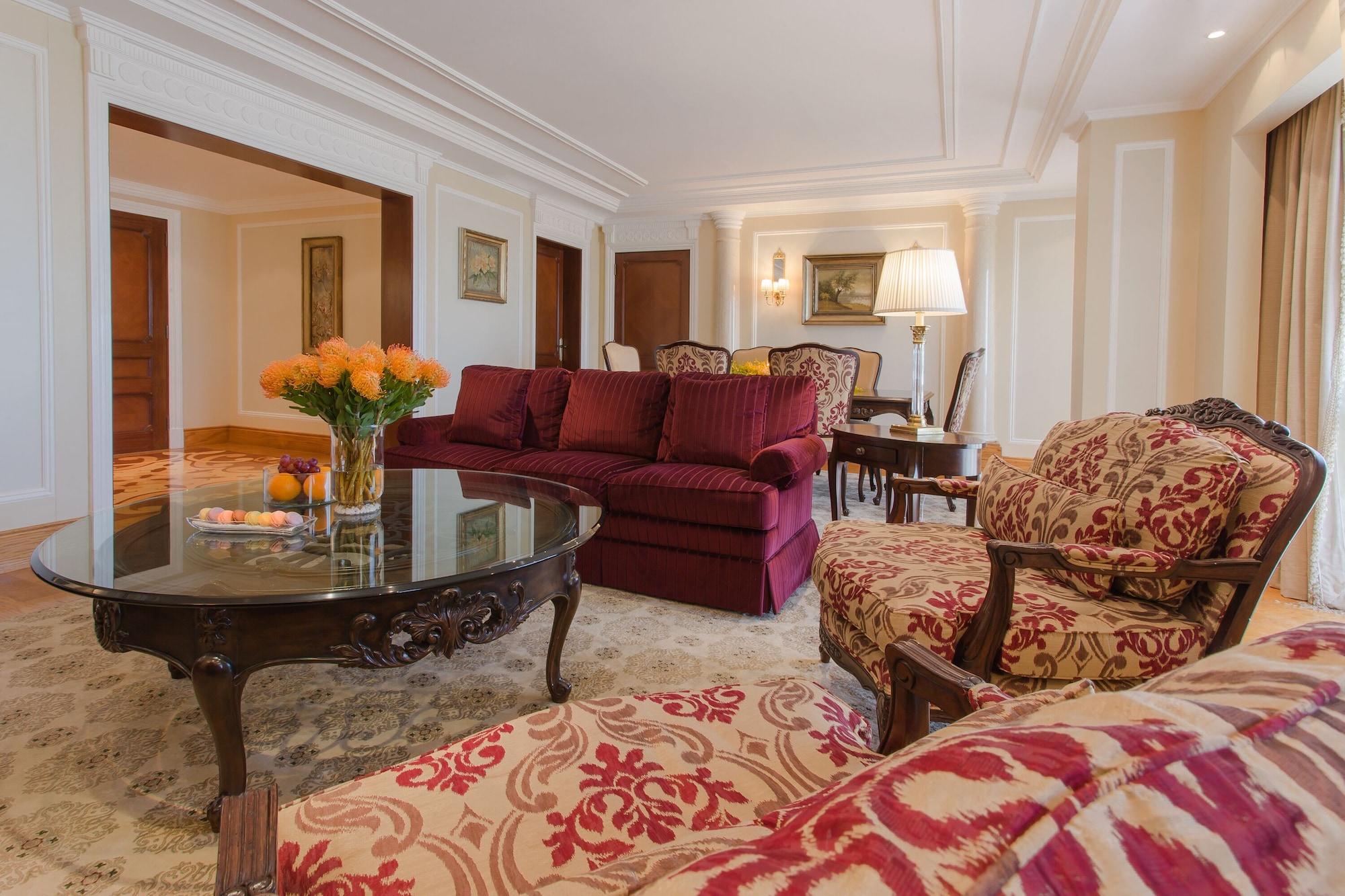 The Regency Hotel, Kuwait Kuwait City Exterior foto A suite at the hotel