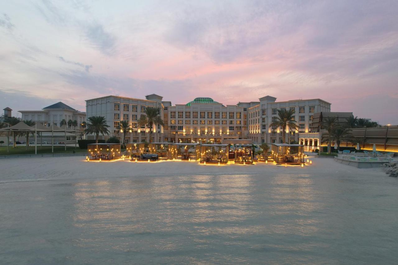 The Regency Hotel, Kuwait Kuwait City Exterior foto The Fairmont Hotel in the evening
