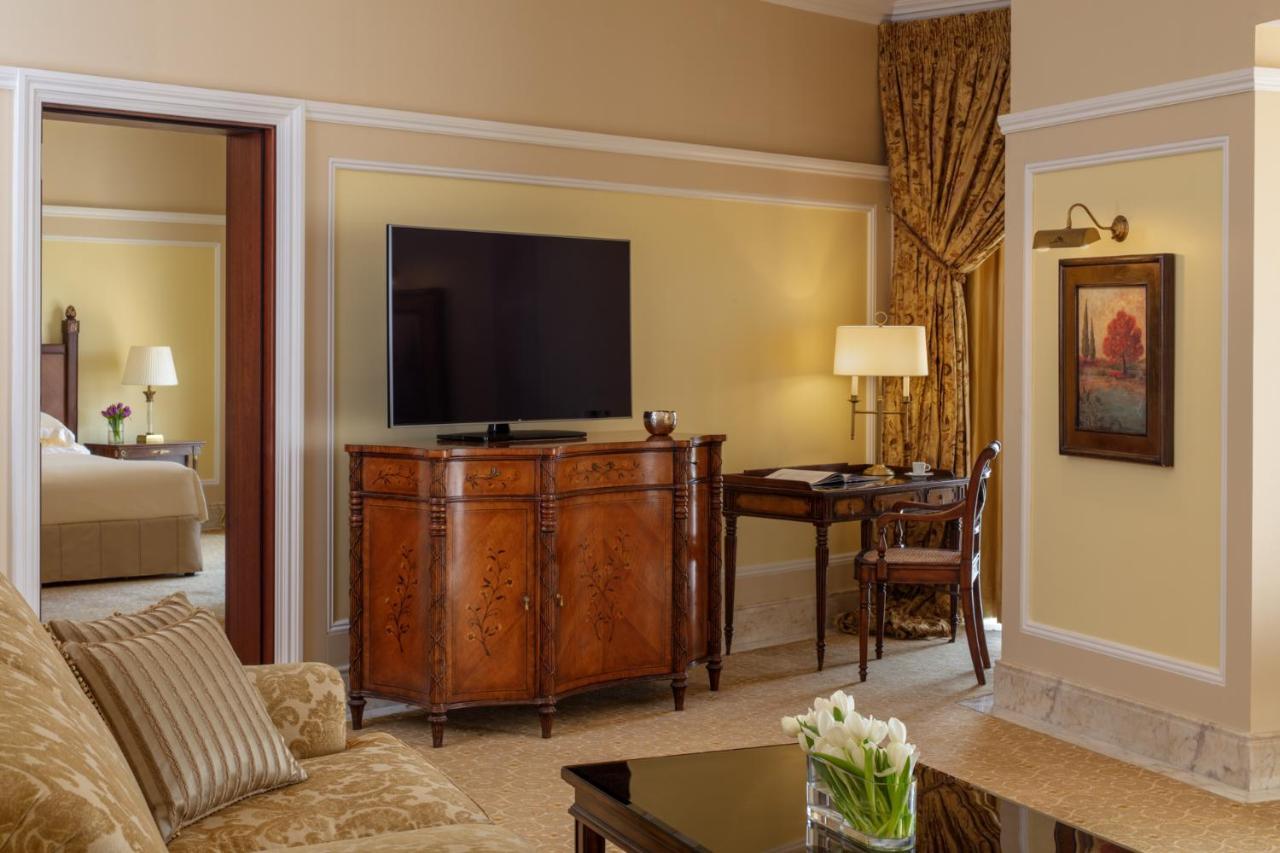 The Regency Hotel, Kuwait Kuwait City Exterior foto A suite at the Ritz-Carlton, Boston