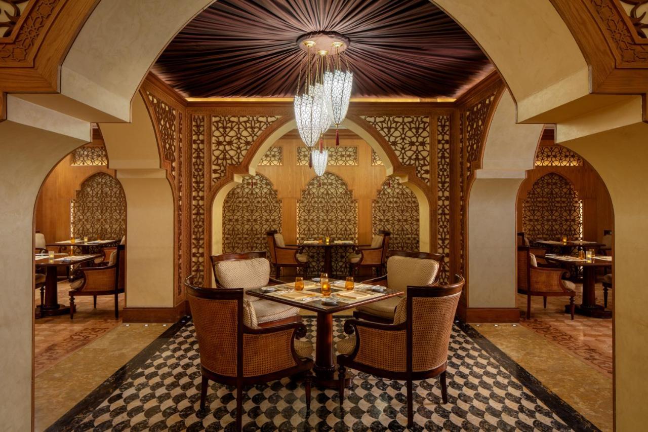 The Regency Hotel, Kuwait Kuwait City Exterior foto The restaurant