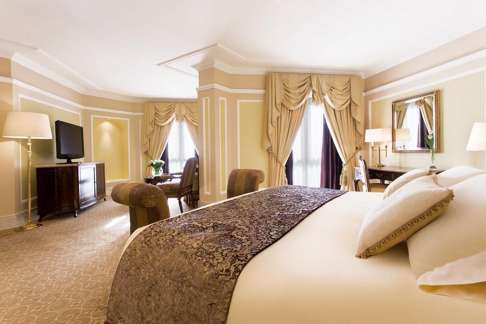 The Regency Hotel, Kuwait Kuwait City Exterior foto A suite at the Four Seasons Hotel, London