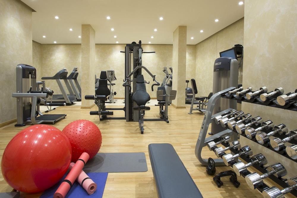 The Regency Hotel, Kuwait Kuwait City Exterior foto A gym at a hotel