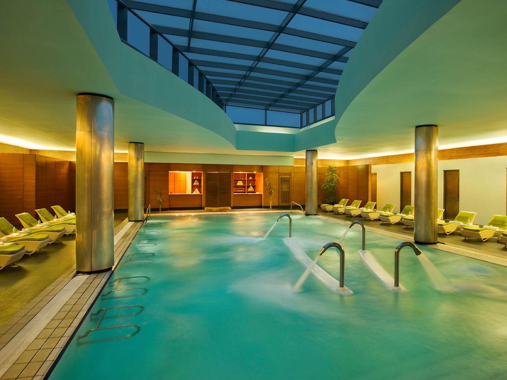 The Regency Hotel, Kuwait Kuwait City Exterior foto The spa at the InterContinental Wien