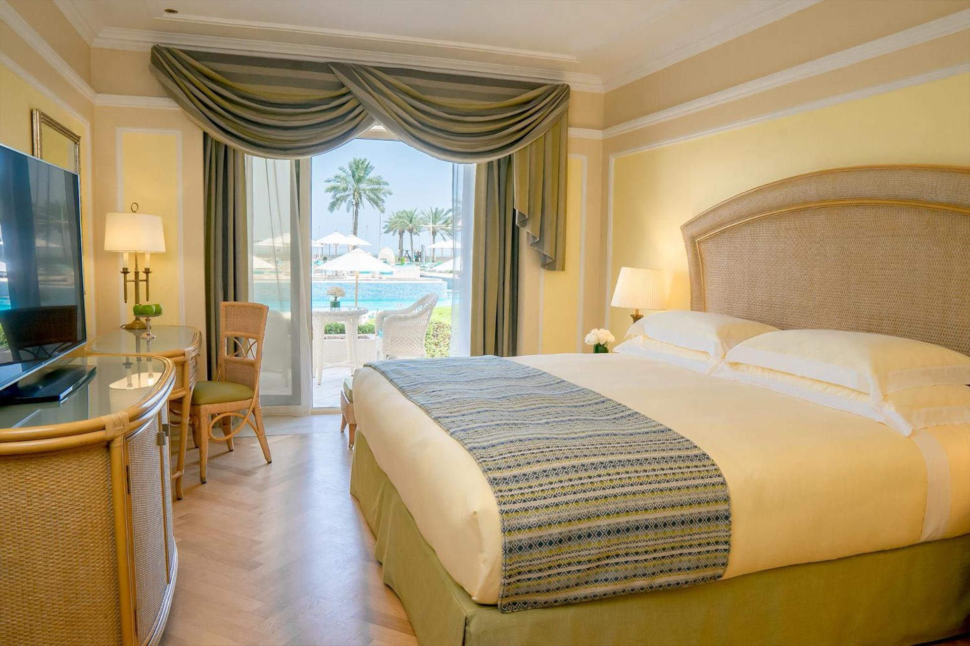 The Regency Hotel, Kuwait Kuwait City Exterior foto A room at the Hilton Sharm El Sheikh Resort