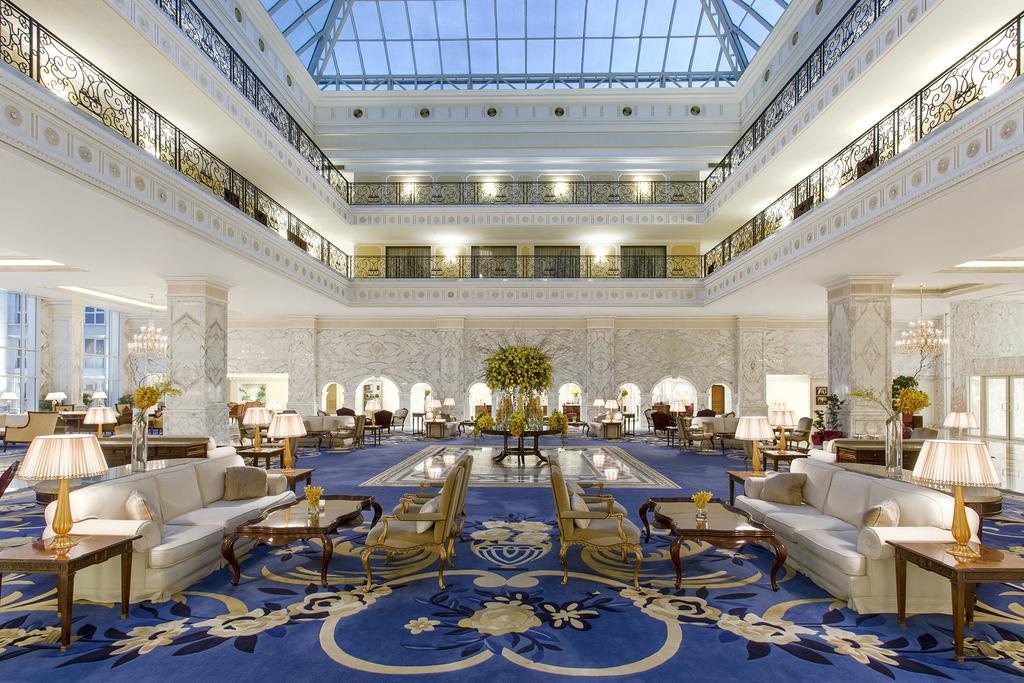 The Regency Hotel, Kuwait Kuwait City Exterior foto The lobby of the hotel