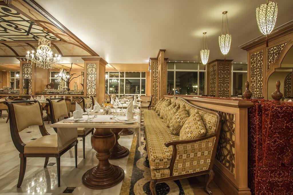 The Regency Hotel, Kuwait Kuwait City Exterior foto The restaurant
