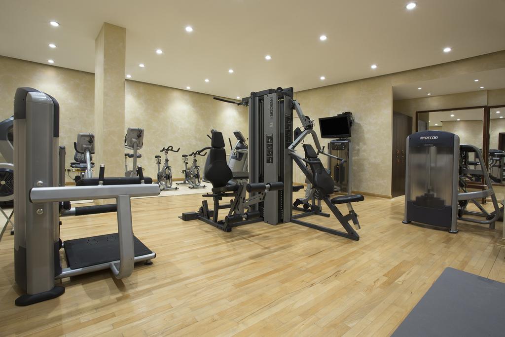The Regency Hotel, Kuwait Kuwait City Exterior foto The gym at the hotel