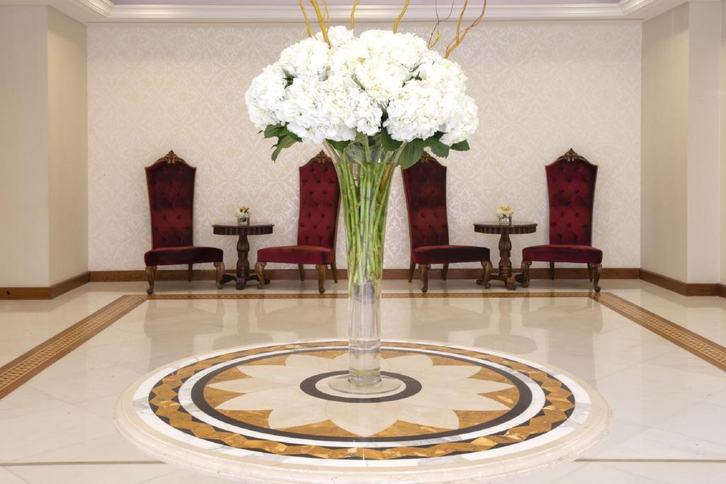 The Regency Hotel, Kuwait Kuwait City Exterior foto The lobby of the hotel