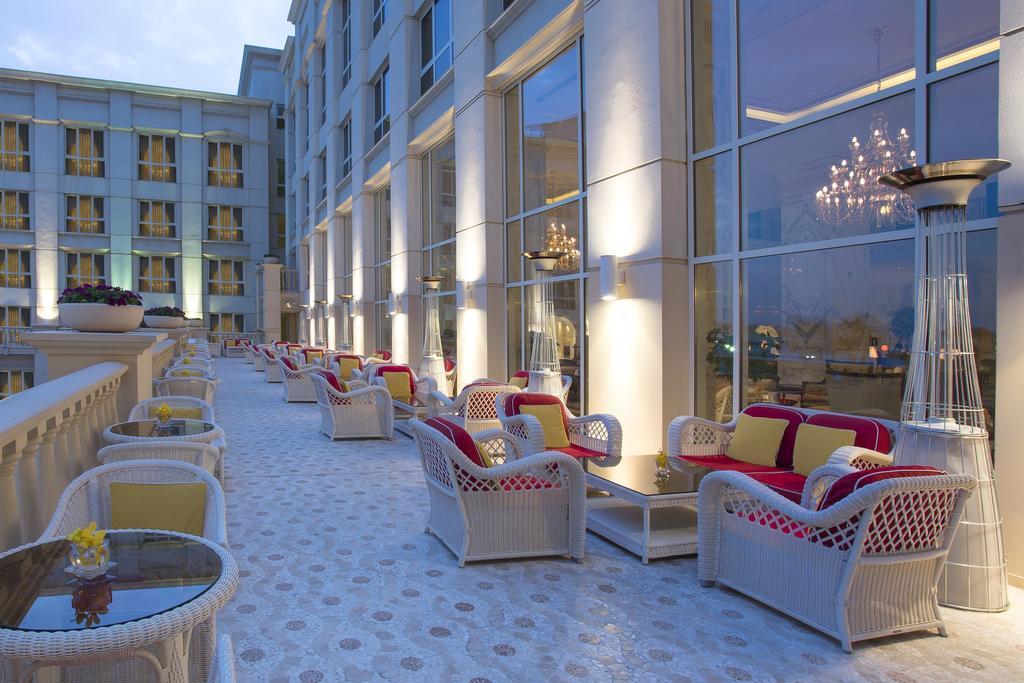 The Regency Hotel, Kuwait Kuwait City Exterior foto The lounge at the top of the hotel