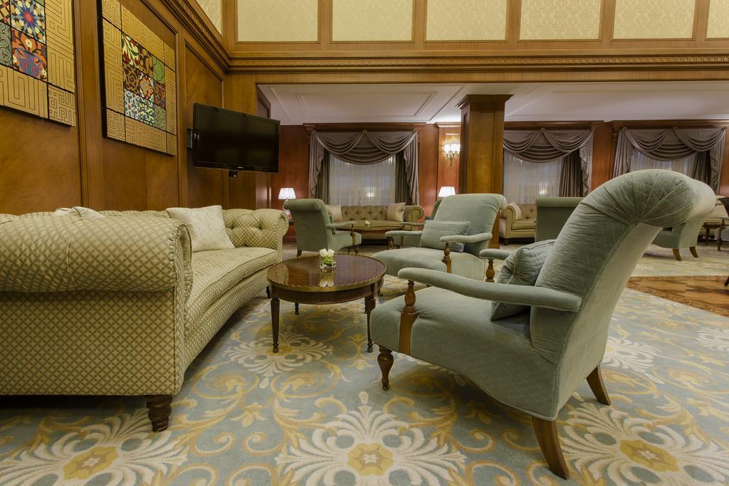 The Regency Hotel, Kuwait Kuwait City Exterior foto The lobby of the hotel